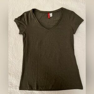 H&M Women's T Shirt V Neck
